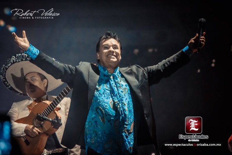 espect_oriz's tweet photo. "Se conmemora un año de la muerte de #JuanGabriel @SoyJuanGabriel (nota completa aquí)": https://t.co/SXLz2iycoE vía #EspectáculosdeOrizaba https://t.co/MqXwkAnLog