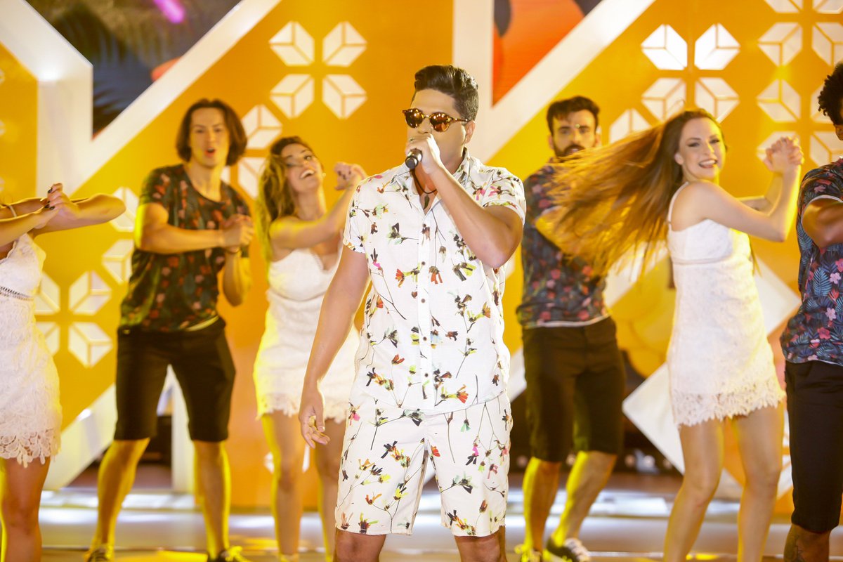 SBTMaquina's tweet photo. @wesleysafadao foi muito homenageado no palco do #MaquinaDaFama!! #DespedidaMaquinaDaFama https://t.co/7U0UpXDs4J