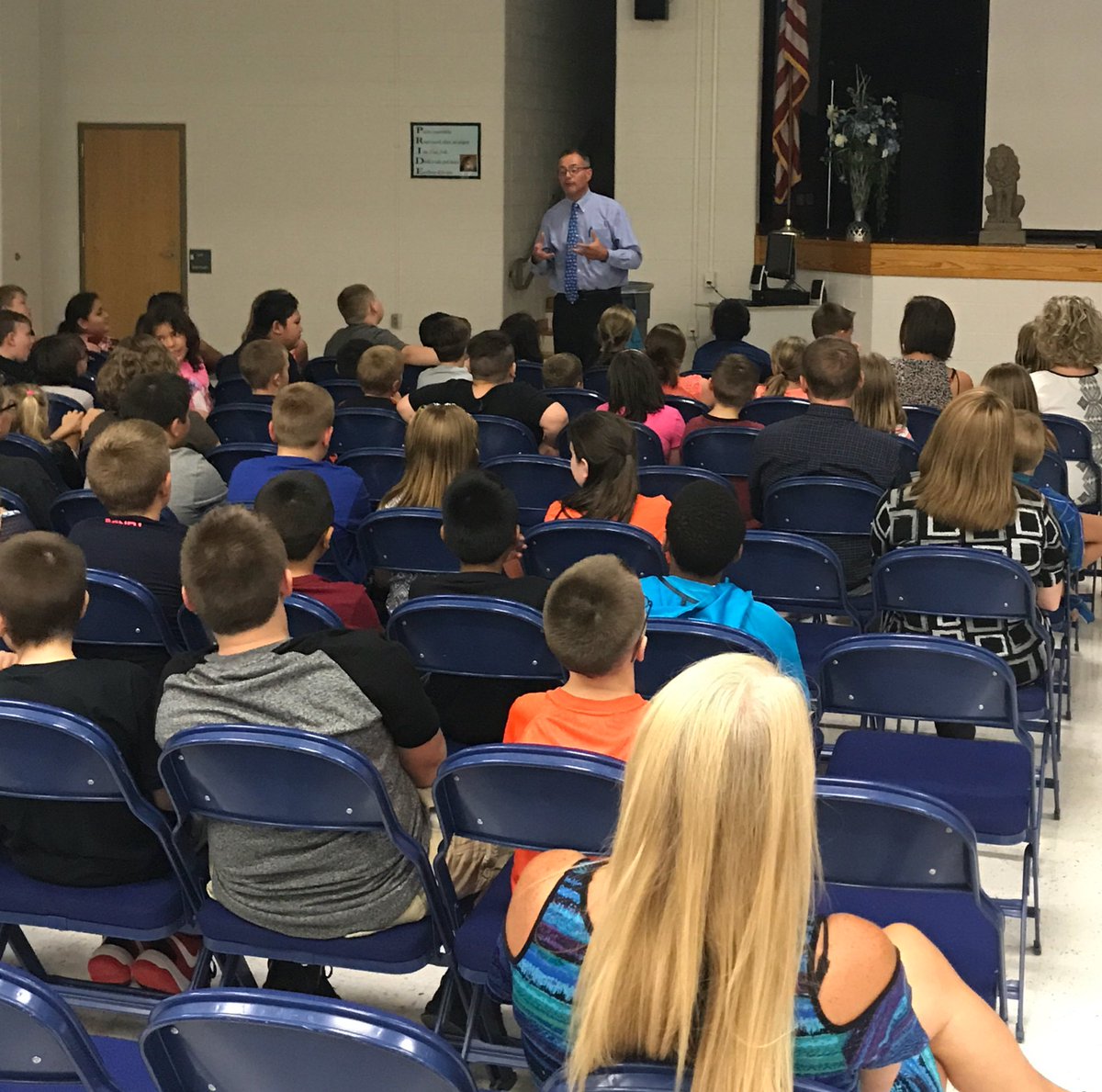 mrmarkgarrett's tweet photo. @McDowell590 principal meeting with @NorthCoveElem students on the opening day of school. Smiles all around MCS today! #McFirstDay https://t.co/DejMZKmEAN