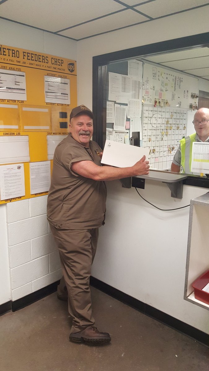 bziel22's tweet photo. Oak Creek Feeders celebrating Founder's Day with feeder driver Brian Maciolek #40years #110#@wifeeders@mmarshall35 https://t.co/HY6G2dMWFw