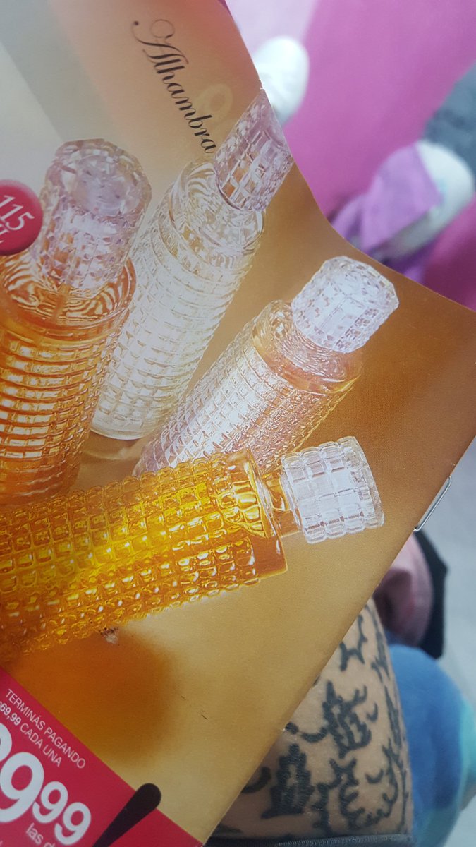 elcosodelapizza's tweet photo. si tu abuela no uso este perfume no tuviste abuela https://t.co/LCnjoonFBX