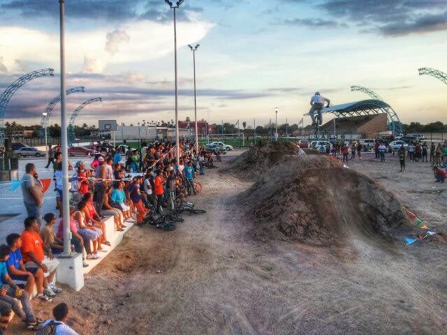 Ricardo_Laguna's tweet photo. Tenemos que regresar a #LaPaz PRONTO!!!
•
•
#BMXlife #Mexico #DirtJumps #Turndown #360 #TuckNoHander #sunset #BajaCaliforniaSur #Paseno https://t.co/sY5WS5emmk