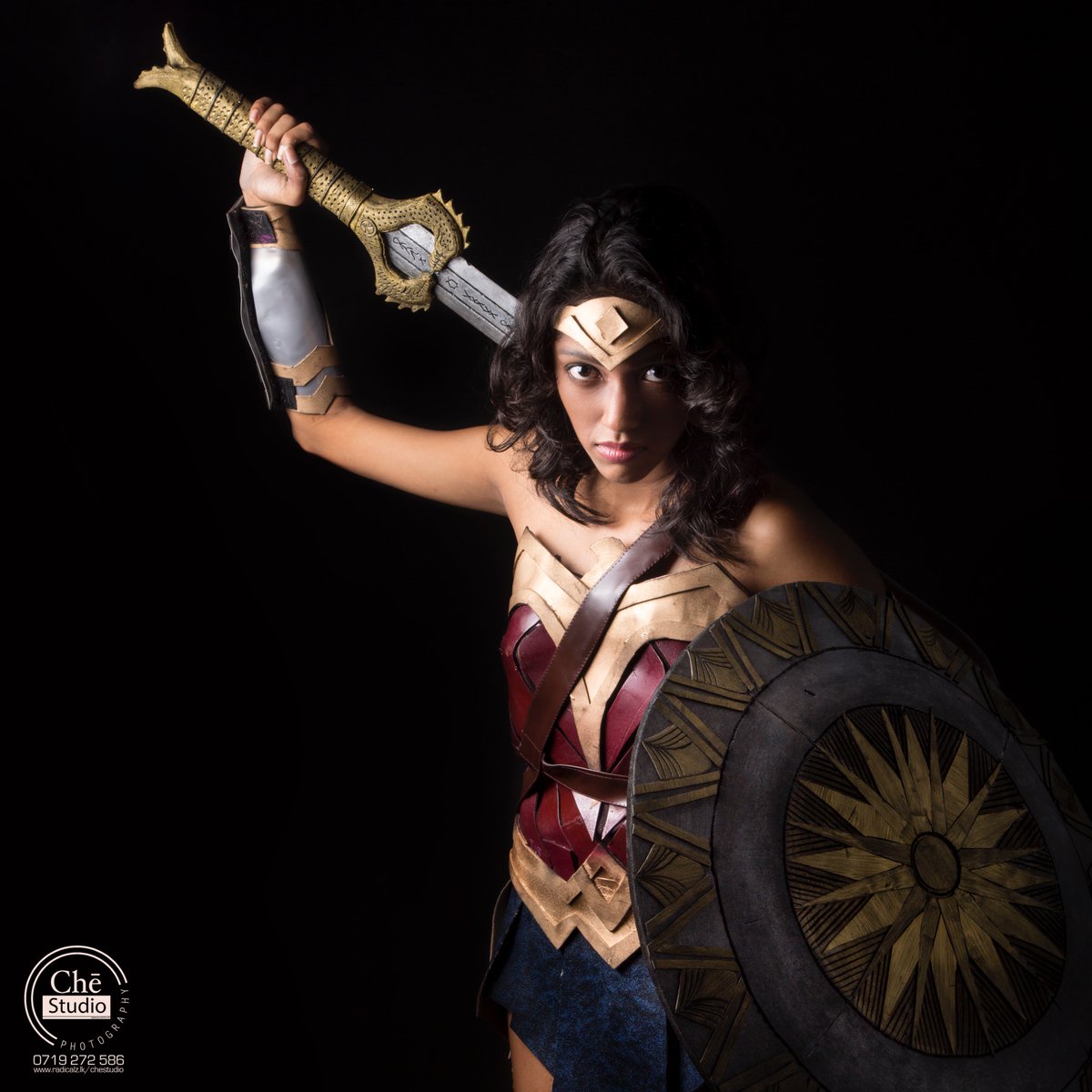 Lividul's tweet photo. @Pasan_Mathisha @GalGadot @PattyJenks @WonderWomanFilm @DCComics @BenAffleck @RealRobinWright @CNconnienielsen @ZackSnyder Here she goes! <3  #WonderWoman @GalGadot Say what ? <3 https://t.co/AUoCm0nT3y