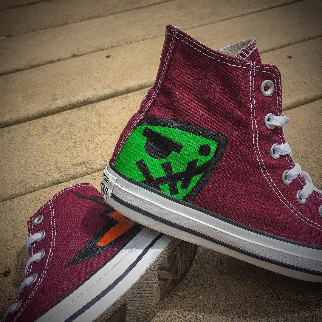 SHARKS_usa's tweet photo. Custom Sharks USA converse
Artist: @sharkboyace
#Don'tLeaveYourShoesAtMyHouse #converse #sharksusa #custom #OFFCAMPUSCHUCKS https://t.co/4IwcbIKpwI