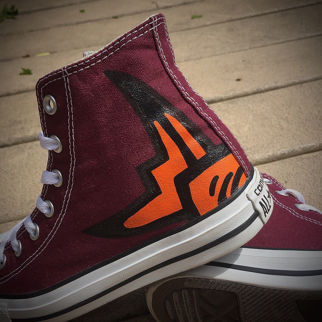 SHARKS_usa's tweet photo. Custom Sharks USA converse
Artist: @sharkboyace
#Don'tLeaveYourShoesAtMyHouse #converse #sharksusa #custom #OFFCAMPUSCHUCKS https://t.co/4IwcbIKpwI