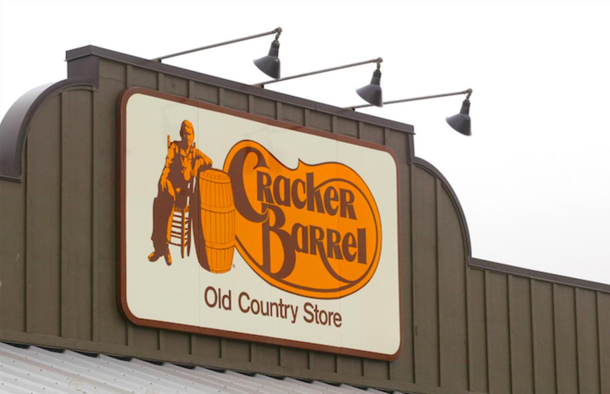 Couple completes their quest to visit all 645 Cracker Barrels.  trib.al/yCkYsS1