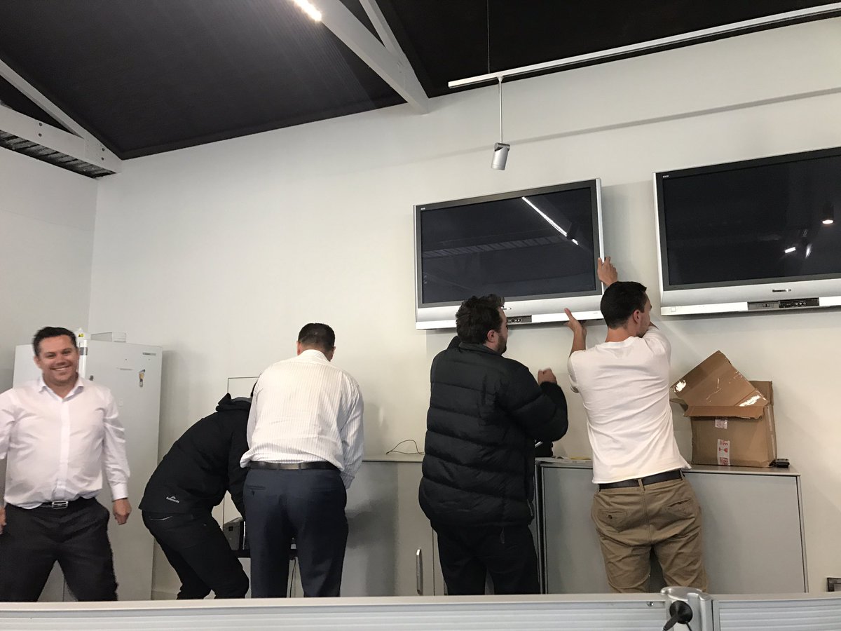 rfranco777's tweet photo. How many techies does it take to move a TV. Glad they build great networks #vibecommunications https://t.co/ZZGBbO3YYz