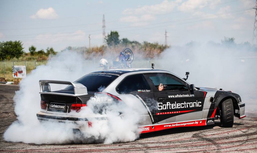 RSliven's tweet photo. A drift show will entertain spectators on Friday night #FIAERT #FIAERC #RallySliven2017
https://t.co/Nt7oqI9ngT https://t.co/0dYv60gQLa
