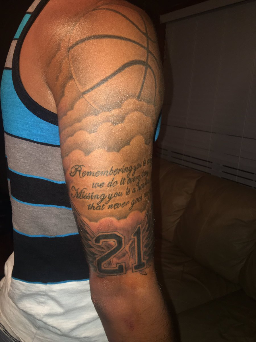 hiantonio23's tweet photo. Half sleeve complete, do it for you bro! I love you Kelly โค๏ธ #PlayForKelly https://t.co/WjnBH2YYVI