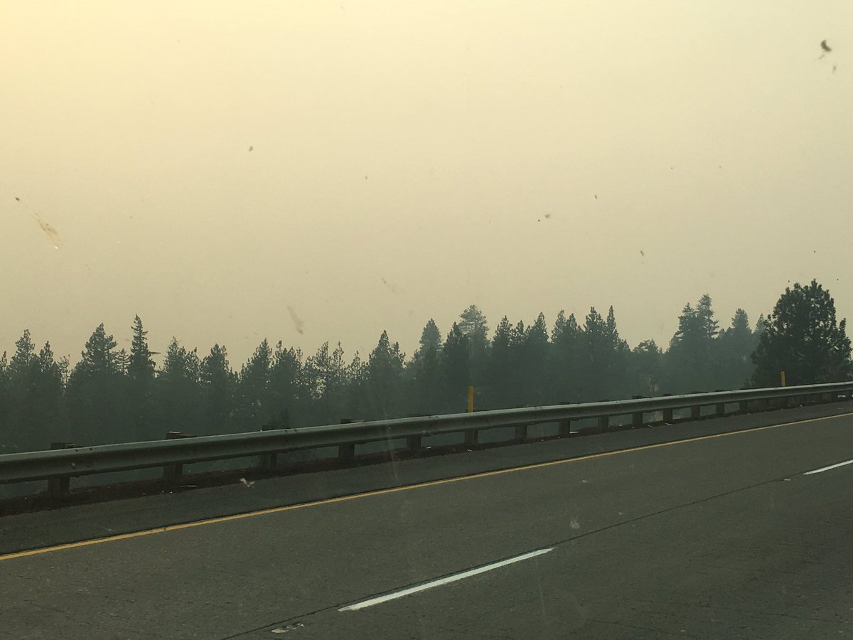 NeuroticLion's tweet photo. Super smokey en route to Portland. https://t.co/YgZ1avBUbj
