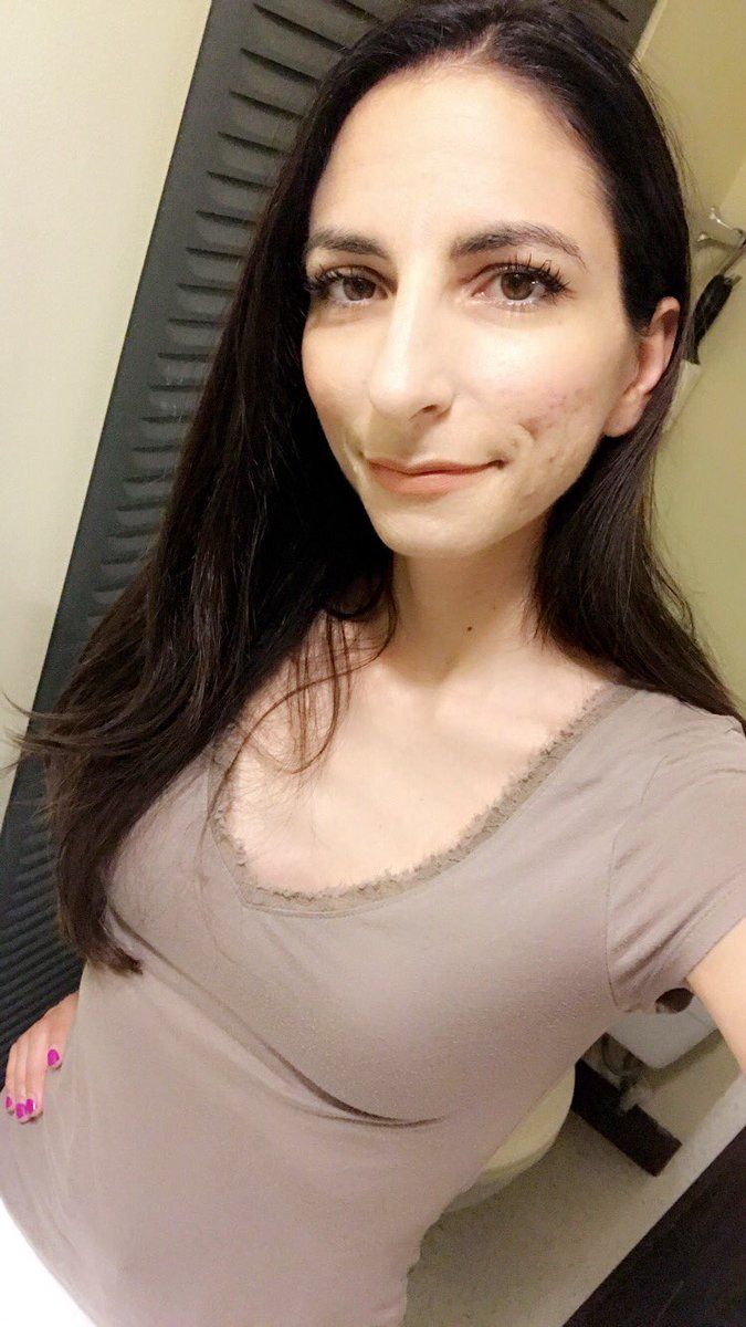 iriedavi's tweet photo. Not sure if dating properly. Unscheduled nap 2/2 studying in bed- barely woke up for date. Transformed into this in <10 minutes. #DocDates https://t.co/XeXE1cS7YE