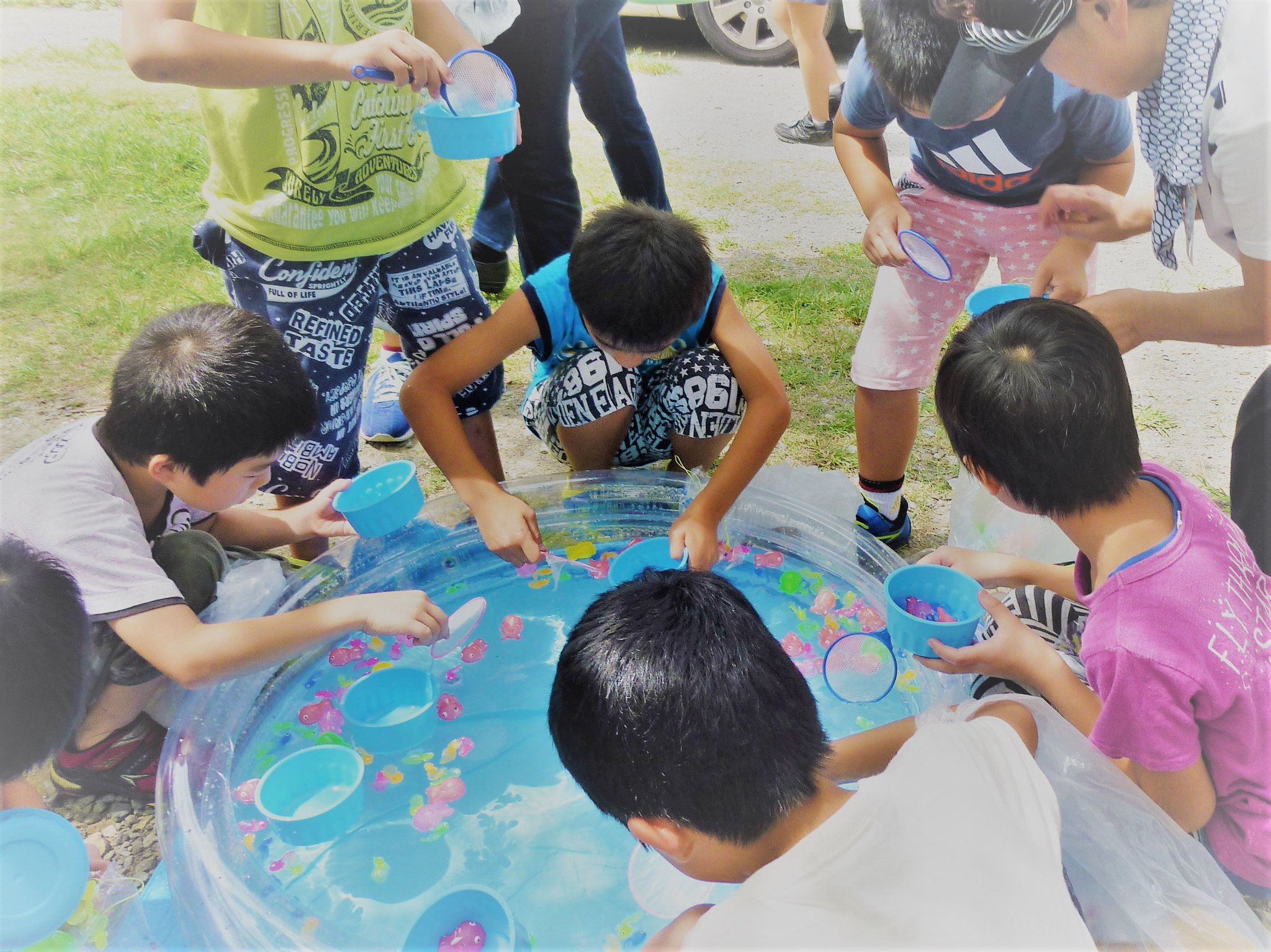 O Xrhsths 流山市社会福祉協議会 Sto Twitter きょうは 両学童クラブでお祭り 午前中のひまわり学童クラブは 外庭では金魚 風船 ボールすくい 室内では折り紙の魚釣りゲームやお店屋さん 手作りのしおりや折り紙のお寿司などをチケットと交換しています O Xrhsths 流山市社会福祉協議会 Sto Twitter きょうは 両学童クラブでお祭り 午前中のひまわり学童クラブは 外庭では金魚 風船 ボールすくい 室内では折り紙の魚釣りゲームやお店屋さん 手作りのしおりや折り紙のお寿司などをチケットと交換しています