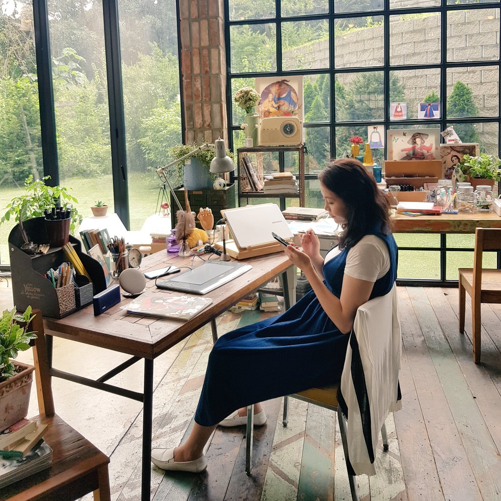 00obsidian00's tweet photo. 여기는 어디일까요? 실은 저 갤럭시 노트8 광고 촬영하러 왔어요! 이제부터 제가 노트8에 그림을 그려보겠습니다. 두근두근~
https://t.co/LPG6GzvhtY
#삼성닷컴 #갤럭시노트8 #누구보다_빠르게 #인플루언서 https://t.co/fuceSWbc3f