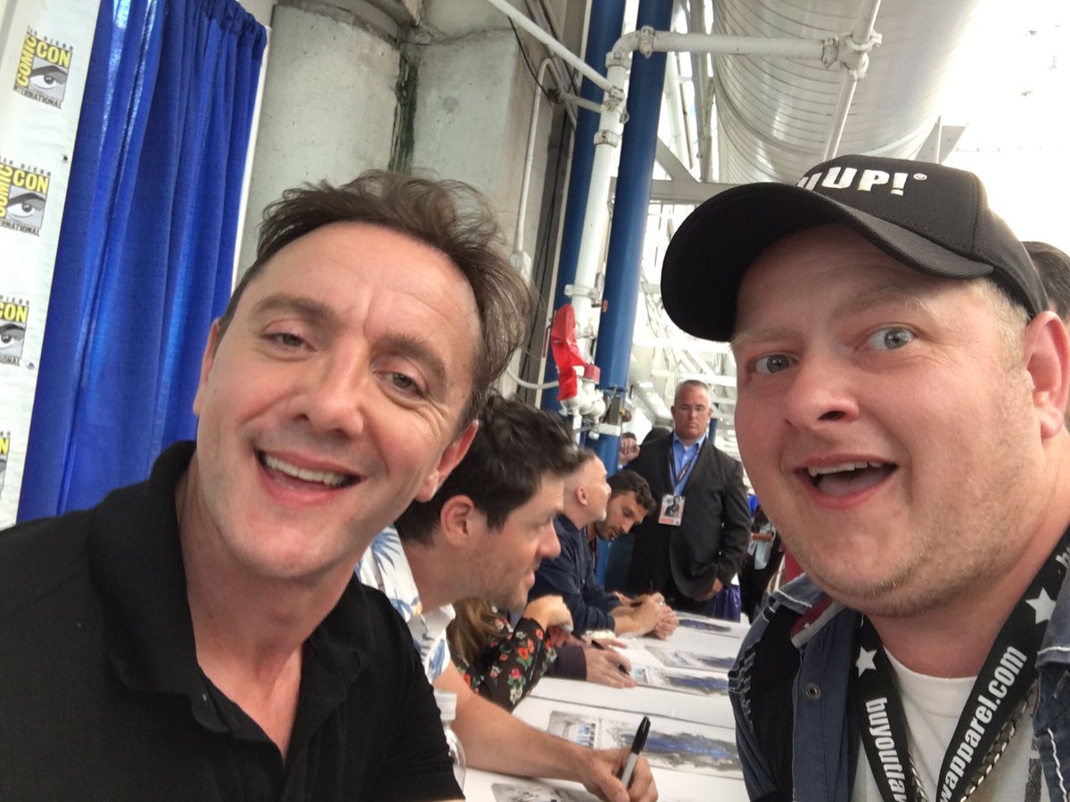 KWillsie's tweet photo. @serafinowicz has easily become one of my favorite actors ! It was truly great to meet him at #sdcc ! @TheTickTV He  answers destinys call! https://t.co/PuzDFlsxWR