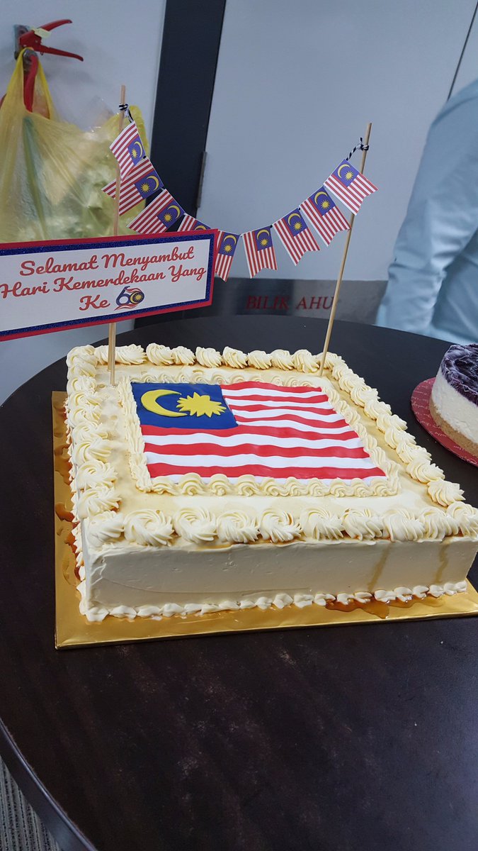 Zhihow's tweet photo. @themmailonline @GSCinemas no matter which race we are, we like to celebrate with food, #GSC30 #MMOGiveaways: https://t.co/m0CqySVwEH