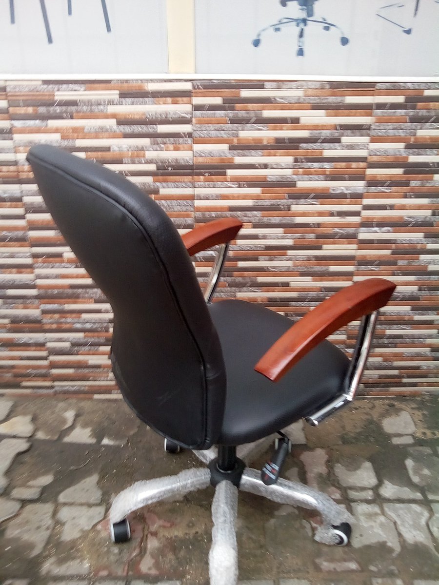 AcPolymath's tweet photo. Style meets class @AcPolymath #officechair https://t.co/jFquwpmV90