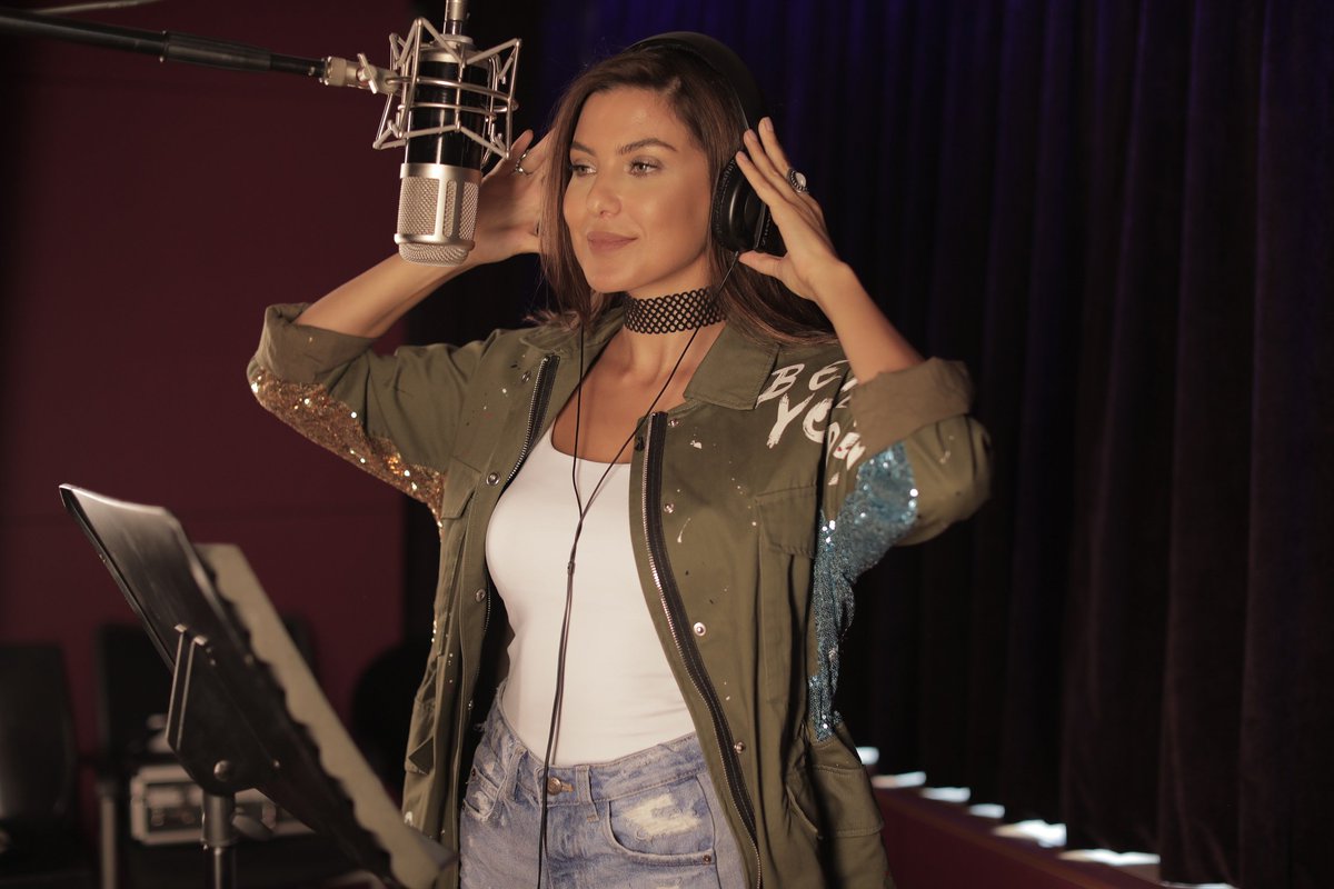 From behind the scenes during the shooting of my first cover Ya Tayr!
Full video here: 
youtube.com/watch?v=Gj9Tfv… 
#coversong #fairouz