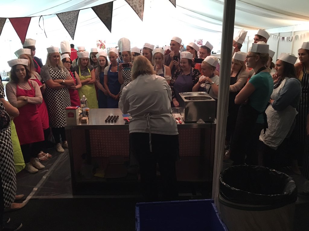Mr_D_Callaghan's tweet photo. Now listen carefully! #GBBO #GBBOTwitterBakeAlong #EosOdyssey2017 https://t.co/iORi4SA1wZ