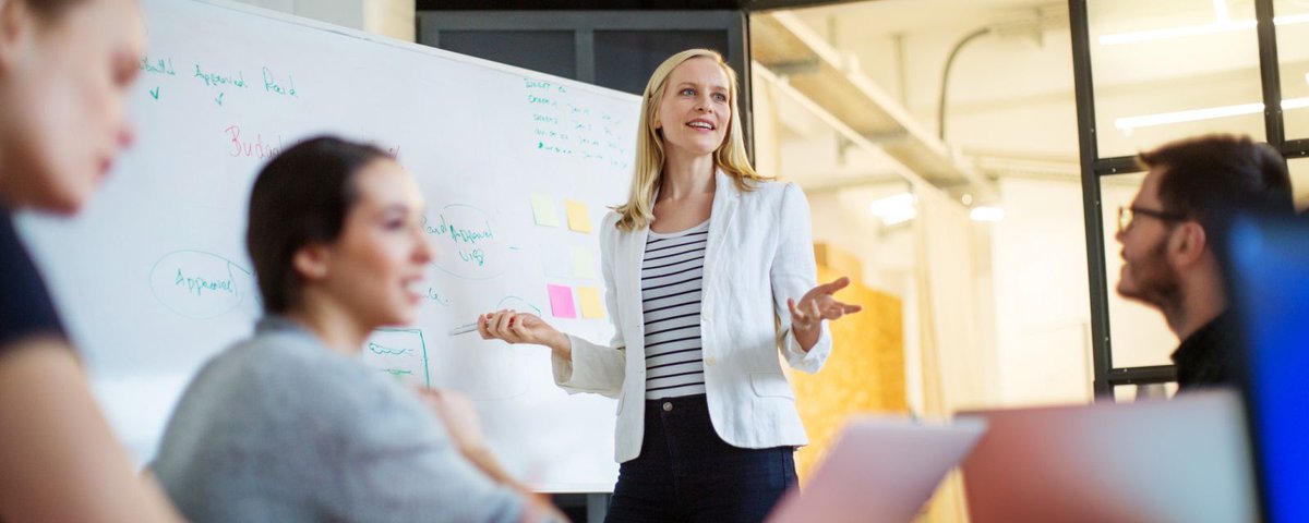 Workday's tweet photo. Research suggests only 1 in 10 employees have what it takes to be a good people manager. How to develop leaders: https://t.co/pbQBtiWs0X https://t.co/iCagf4AvQ6