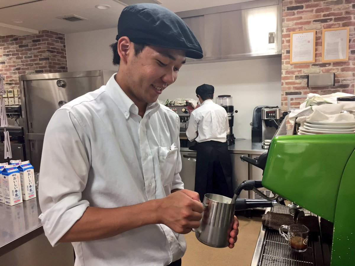 東京ベルエポック製菓調理専門学校 公式 على تويتر カフェ科 放課後は学生スタッフの技術講習会でラテアート練習 来週は学内 バリスタチャンピオンシップで競技を行います みんな練習に力が入ります みんなの成長が楽しみですね カフェ バリスタ