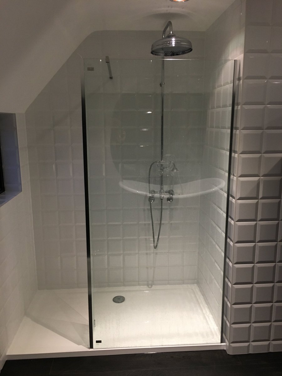 SimonArcherLtd's tweet photo. One of our recent bathroom refurbishments #bestbathroom #clactononsea #Plumbers  @Plumbcity @EggernatorLFC @gibsta840 https://t.co/L5NDrrQW2m