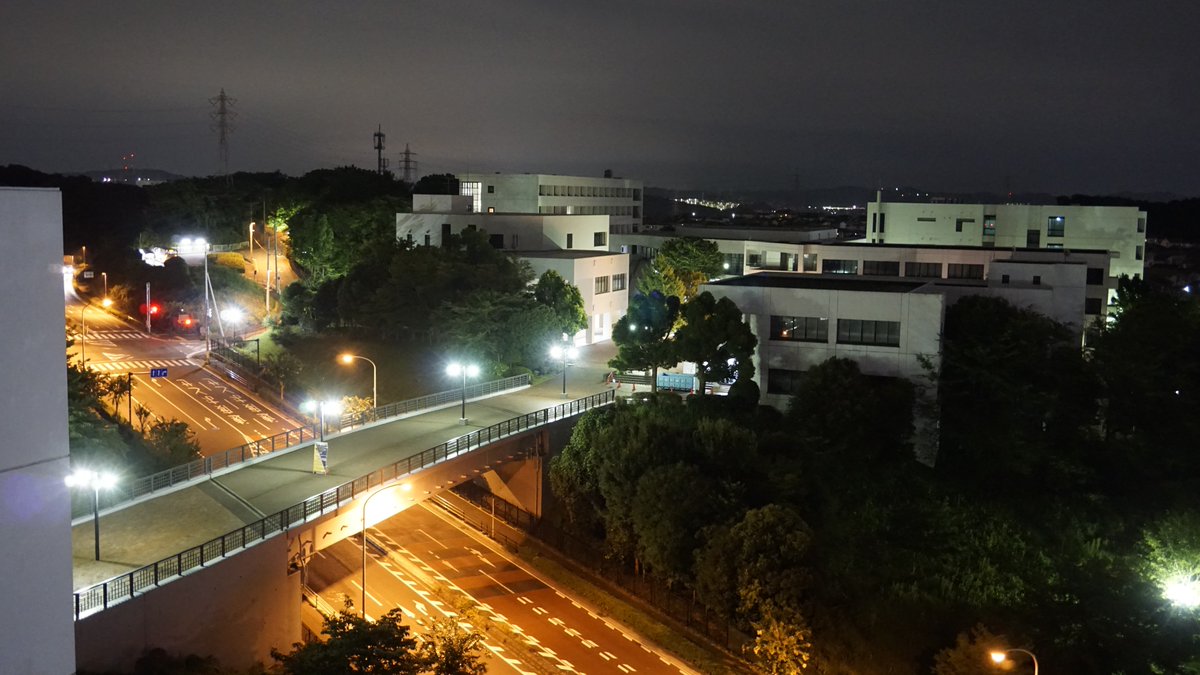 明治学院大学 No Twitter 夏の横浜キャンパス その3 授業期間中は賑わう遠望橋も 夏の夜はこんなに静か これから秋になると 空気も澄んで夜景がより一層綺麗に 普段は何気なく通っているキャンパスも 視点を変えると いろいろな発見がありますね 明学 明治学院大学 No Twitter 夏の横浜キャンパス その3 授業期間中は賑わう遠望橋も 夏の夜はこんなに静か これから秋になると 空気も澄んで夜景がより一層綺麗に 普段は何気なく通っているキャンパスも 視点を変えると いろいろな発見がありますね 明学