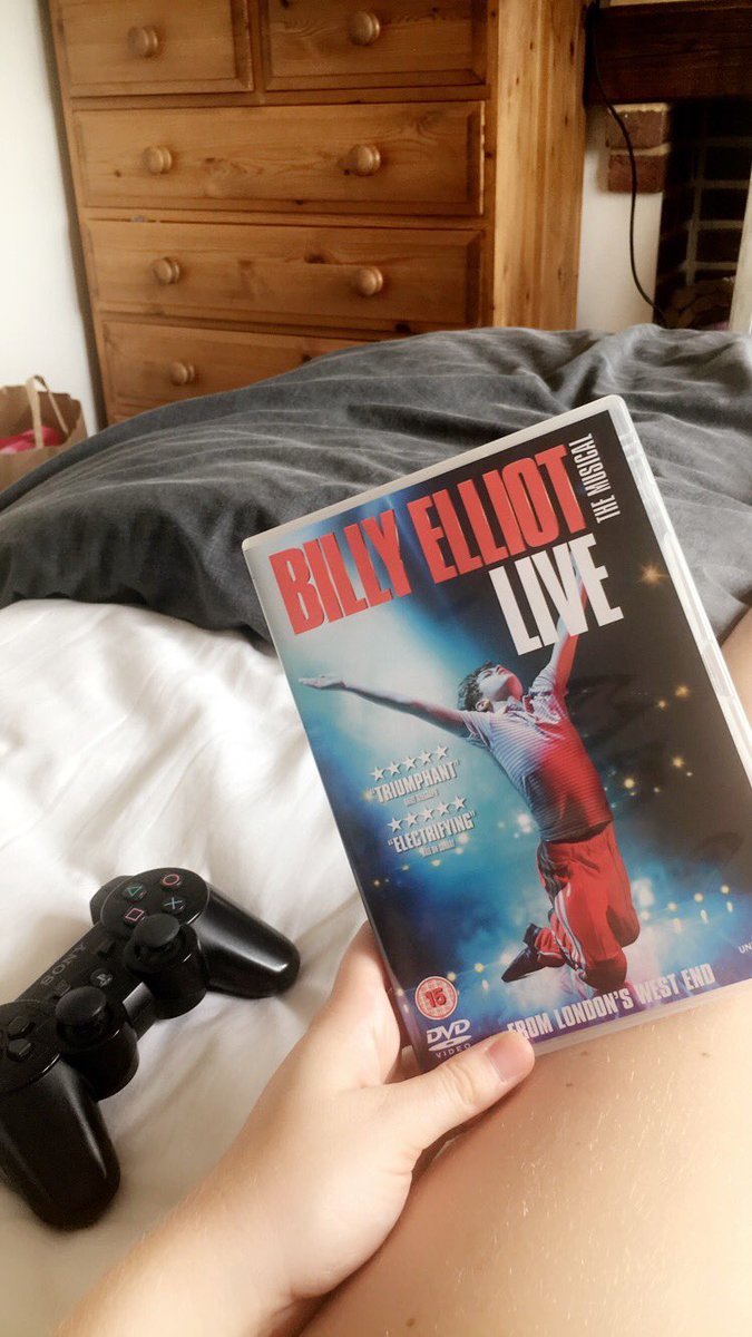 Krissieox's tweet photo. Watching this little beauty 😍😭
#BillyElliot #BillyElliotLIVE #MusicalTheatre https://t.co/XFKo33wYO5