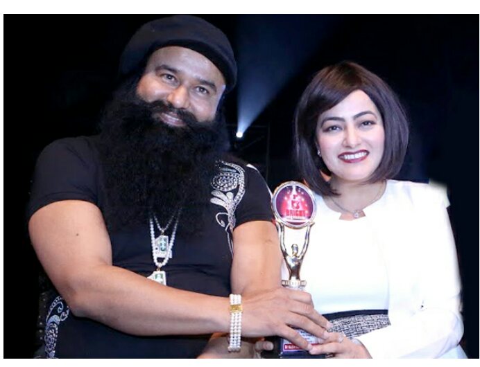 Vicky_bawa17's tweet photo. @Gurmeetramrahim 
ਦੁਨੀਆਂ ਕਹਿੰਦੀ ਹੈ ਜੋ ਵੀ ਕਹਿੰਦੀ ਰਹੇ 
ਬਸ ਝਾਤ ਸੱਜਣ ਵੱਲ ਪੈਂਦੀ ਰਹੇ।। 
#iSupportMSG @insan_honey https://t.co/Yhqy7gnUVk