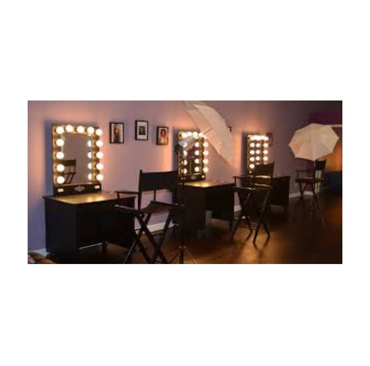 Robinfacemaker's tweet photo. La #RobinMakeUpAcademy sbarca al #Venezia https://t.co/kIdyEUsnsM https://t.co/a6Q7ajIPo7