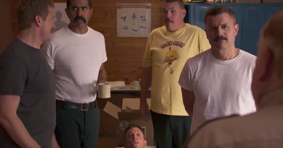 HuffPost's tweet image. The "Super Troopers 2" teaser trailer is here, so go watch right meow huffp.st/9RFD9PC