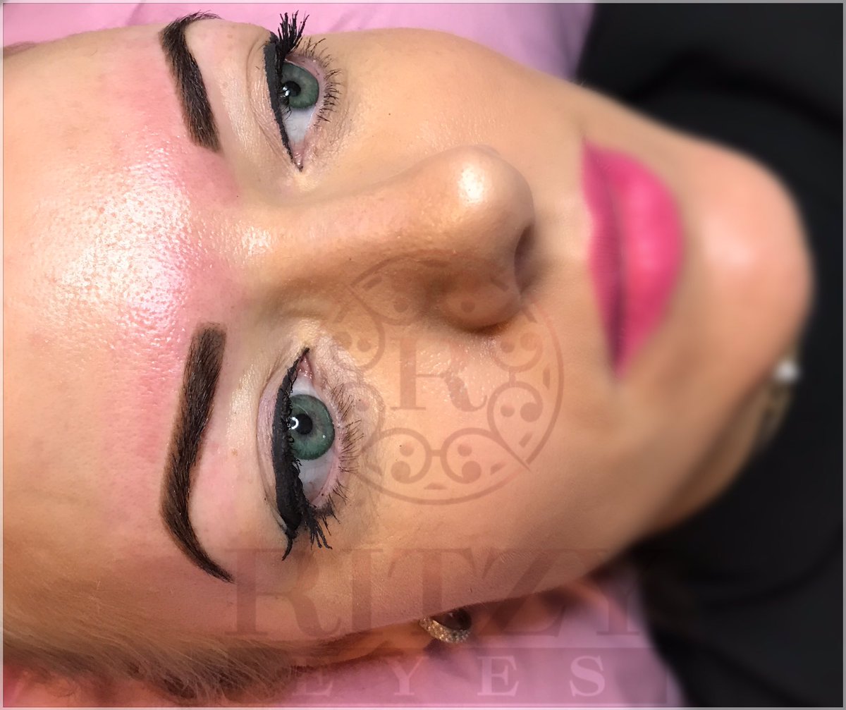 RitzyEyes's tweet photo. The hottest brow trend #hennabrows available at our lash & brow studio 😍👌#hennatraining @GoDigiCard @IrishBeautyShow @Irishbbloggers @ https://t.co/WUjmRF3Y1Z