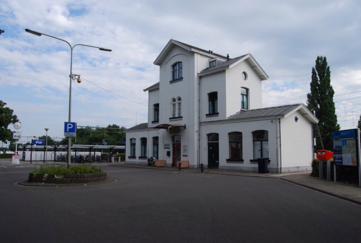 Mooi artikel in <a href="/delimburger/">De Limburger</a> over één vd <a href="/NS_Stations/">NS Stations</a> : 
<a href="/de_staasie/">De staatsie</a> gerund door #rendiz <a href="/Horstaandemaas/">Horst aan de Maas</a> 

#bedenbreakfast op unieke locatie