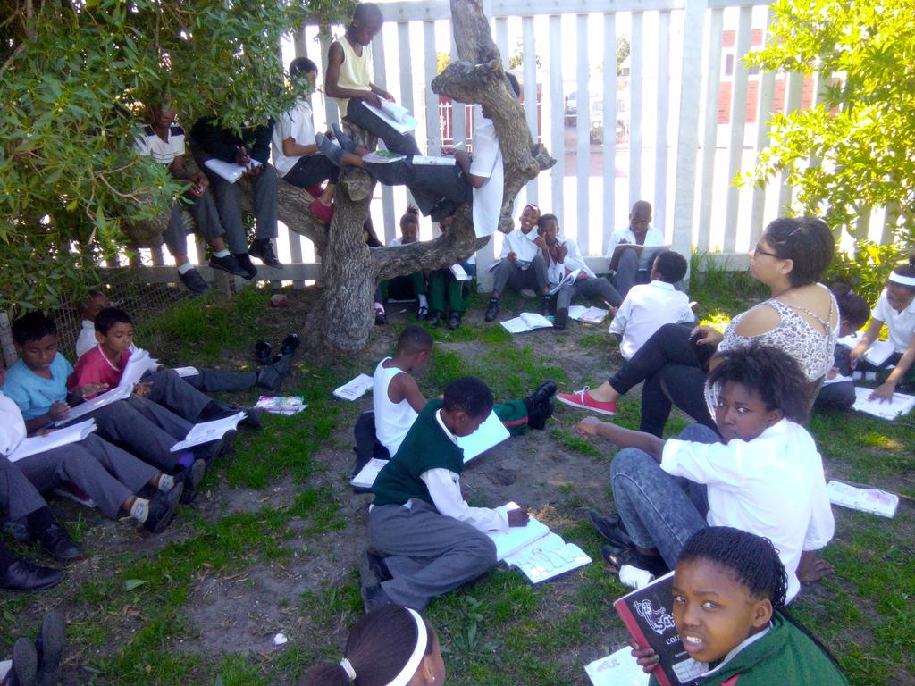 WoodlandsPrimSA's tweet photo. @LHSWoodlands @LarbertHigh Grade 6 reading in the garden and after school classes for the matriculants. https://t.co/fCrt6NHLCH