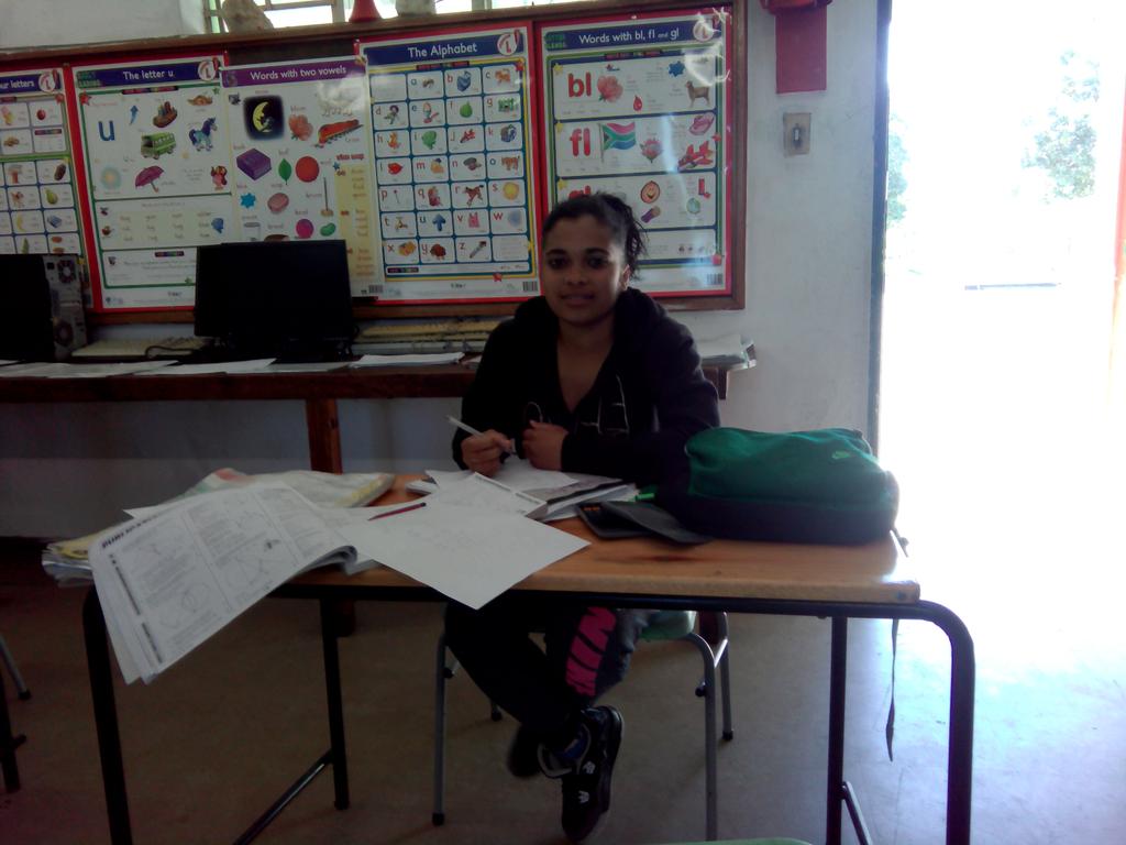 WoodlandsPrimSA's tweet photo. @LHSWoodlands @LarbertHigh Grade 6 reading in the garden and after school classes for the matriculants. https://t.co/fCrt6NHLCH