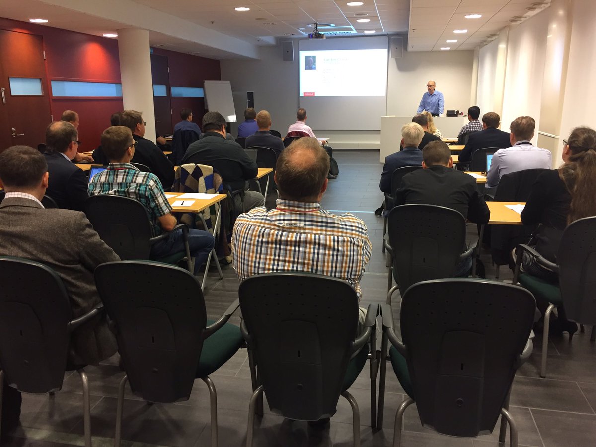 Oracle APEX Day started with #Miracle. Thanks <a href="/HeliFromFinland/">Heli Helskyaho</a> for organising.  #APEX #Oracle