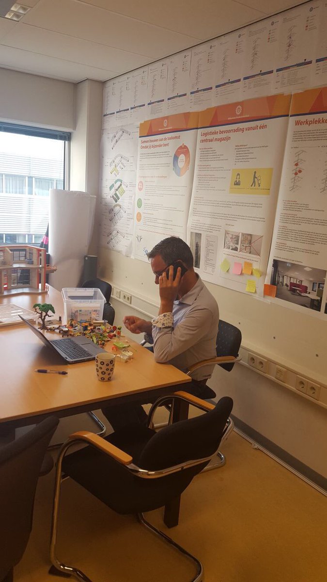 JohnHeijstek's tweet photo. Playmobile? Maar vandaag komen de architectenbureau's toch op bezoek in @HetWKZ ? #rare voorbereiding.. https://t.co/Waeop4hv80