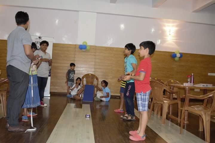 ROBOGOfficial's tweet photo. Children enjoying and learning #STEM concepts during ROBO-G Hands-On Learning workshop at Purva Fairmont, #HRSLayout on 19th August. https://t.co/iq03BwGYqp