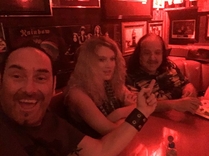 Having fun at the @Rainbowlive with @RebekahKochan @Dantethecomic https://t.co/34vT0fVw9W<a class="tags" target="_blank" title="On Twitter" href="/?out=eyJ0eXAiOiJKV1QiLCJhbGciOiJIUzUxMiJ9.eyJpYXQiOjE3MTk3MDI5MDIsImlzcyI6InR3cG9ybnN0YXJzLmNvbSIsIm5iZiI6MTcxOTcwMjkwMiwiZXhwIjoxNzUxMjM4OTAyLCJyZWRpcmVjdF91cmwiOiJodHRwczovL3R3aXR0ZXIuY29tL1JhaW5ib3dsaXZlIn0.-h78niKAmB8HCXpuuzZlJb2Cl9us4TmRmtnJUrAnusioQpDb_u4GZlHcarPczjzUBZ2GVIdX-wvWBBzPy9I8Ng">@Rainbowlive</a><a class="tags" target="_blank" title="On Twitter" href="/?out=eyJ0eXAiOiJKV1QiLCJhbGciOiJIUzUxMiJ9.eyJpYXQiOjE3MTk3MDI5MDIsImlzcyI6InR3cG9ybnN0YXJzLmNvbSIsIm5iZiI6MTcxOTcwMjkwMiwiZXhwIjoxNzUxMjM4OTAyLCJyZWRpcmVjdF91cmwiOiJodHRwczovL3R3aXR0ZXIuY29tL1JlYmVrYWhLb2NoYW4ifQ.nY4dv9WwjCNVlEx09gEb5XmNDrSG3qJ74mcJYA8oPyyV0N5cFJO34-CYvoGKRf1-7SbxSx7VMu8aZHsC1yU4qA">@RebekahKochan</a><a href="/tag/costume"class="tags"><span>#costume</span></a><a href="/tag/halloween"class="tags"><span>#halloween</span></a><a href="/tag/ronjeremy"class="tags"><span>#ronjeremy</span></a>