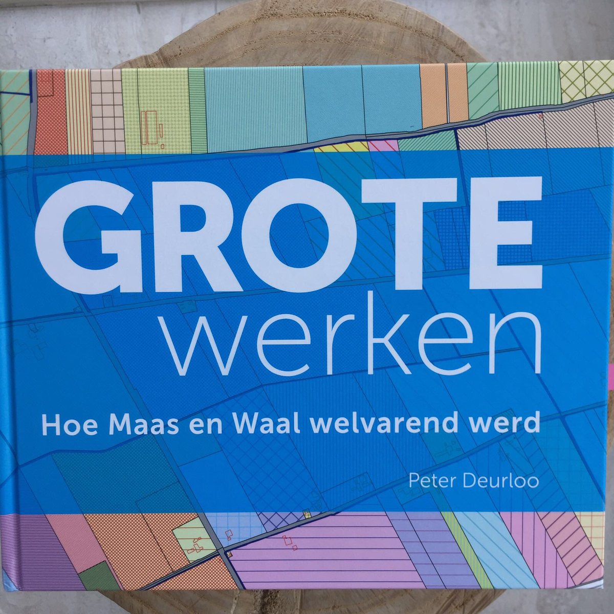 Aanrader💥Een groots boek over geschiedenis #MaasenWaal! Om kado te geven of te krijgen. €14,95. #ReadShop #benedenleeuwen @_SanderBos_