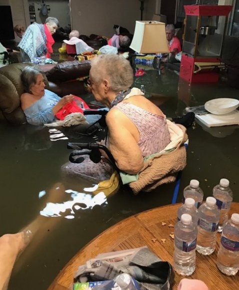 TcherylT's tweet photo. These people most probably voted for Trump and he bought the swamp to them. #HurricaneHarvey https://t.co/jSDE9qkmBd