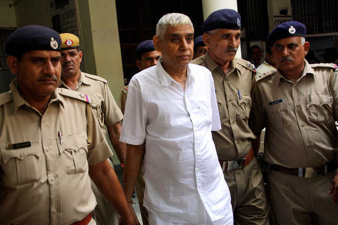 thetribunechd's tweet photo. #Rampalcase: Court to pronounce judgment in jail this afternoon https://t.co/qgsyyphKy3 @deependerdeswal https://t.co/oiF28rFumk
