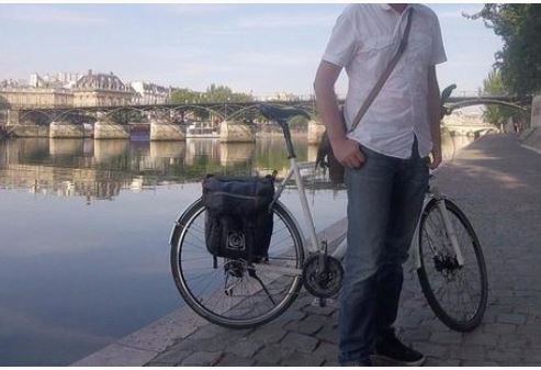 ViaRhona's tweet photo. Connaissez-vous le « sellefie »  ? via @MonCherVelo https://t.co/slkLzQE0TL😉 https://t.co/iqheTKhOSm