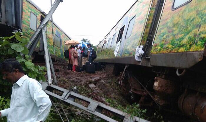 Oommen_Chandy's tweet photo. Another Train Accident today near Thane, MH. So far 259 killed in 28 rail accidents since 2014. Rlwy safety should be the No. 1 priority. https://t.co/9HjjBaUTlb