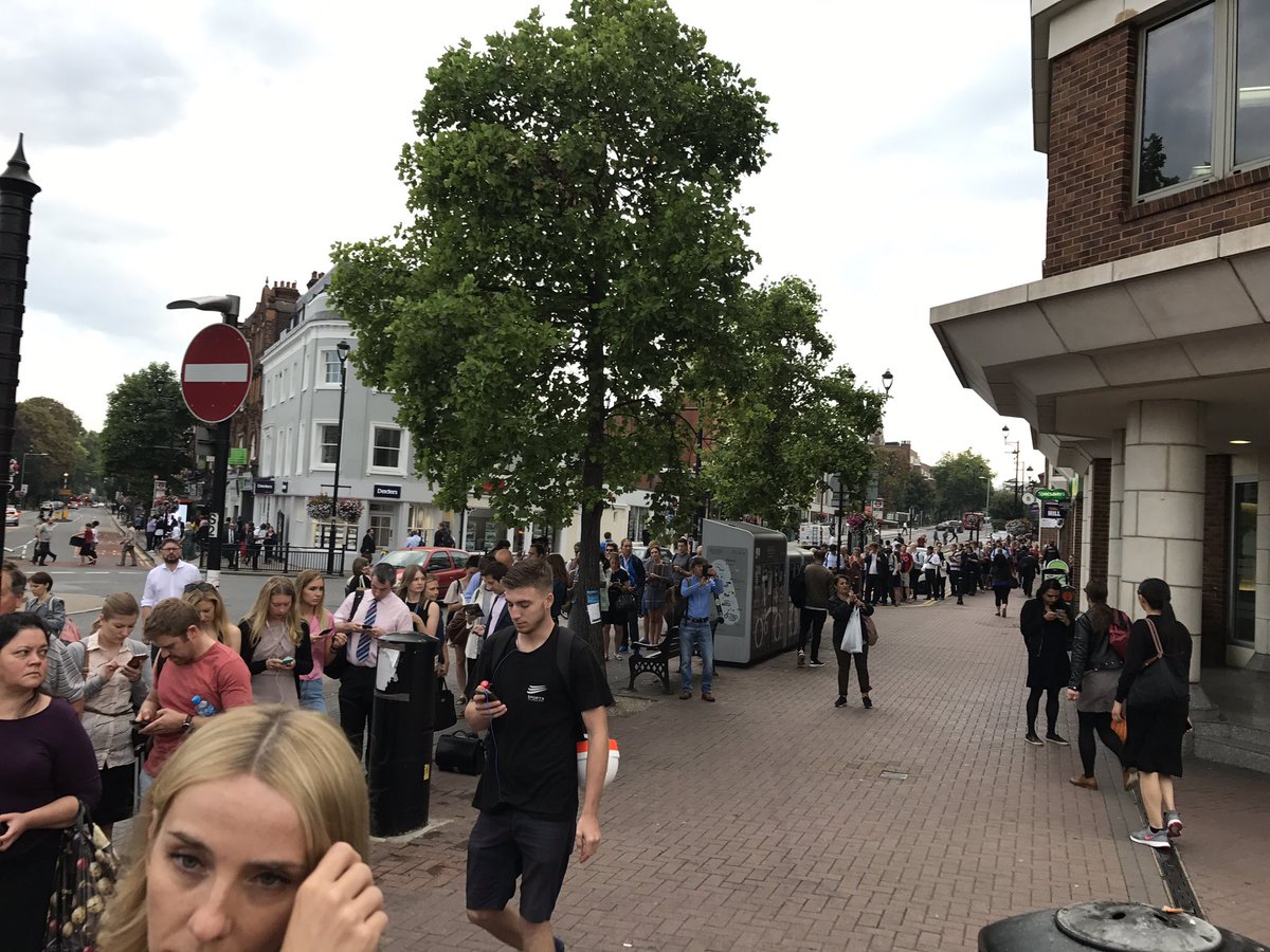 Oh...and it goes all the way that way too. #turnaround #waterlooupgrade #chaos #londonwaterloo #surbiton
