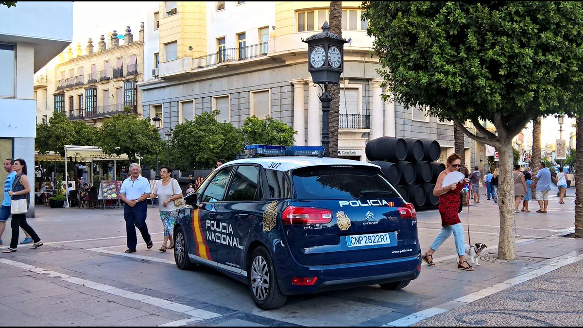 policia's tweet photo. ¡Vamos allá! Nuestros indicativos en servicio están listos para garantizar un día seguro🚔🚨. ¡¡Mucho power y #FelizMartes !! https://t.co/0pEtd2kKDB