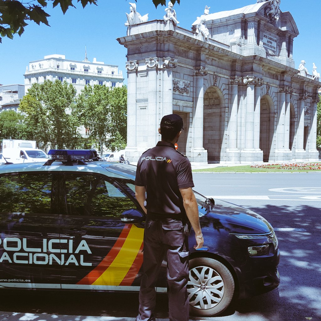 policia's tweet photo. ¡Vamos allá! Nuestros indicativos en servicio están listos para garantizar un día seguro🚔🚨. ¡¡Mucho power y #FelizMartes !! https://t.co/0pEtd2kKDB