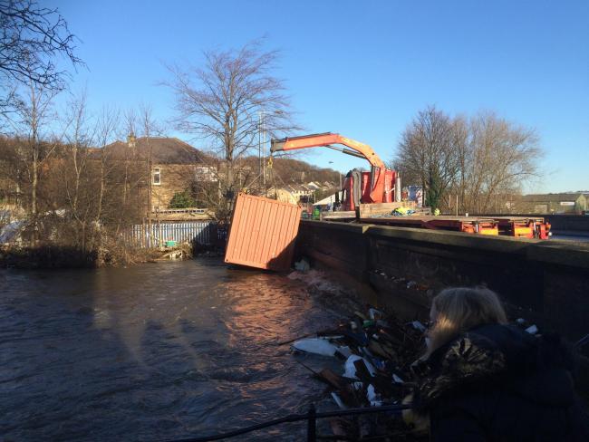 coach_yourself's tweet photo. Come down at 1100 on Tuesday 29th and help clear up the River Aire  https://t.co/BW3cZcl3hX https://t.co/lvHMnQt6iX