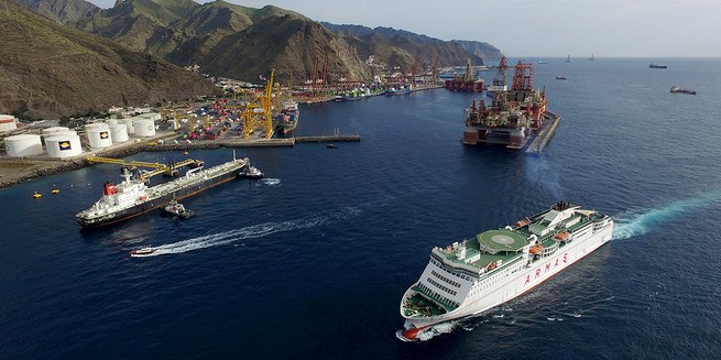 transcomagrupo's tweet photo. #ElDatoDelDía El puerto de Tenerife cerrará 2017 con un crecimiento del 4,5% en su tráfico total https://t.co/MgnQUUeaNT https://t.co/q2Zk2zqTXK