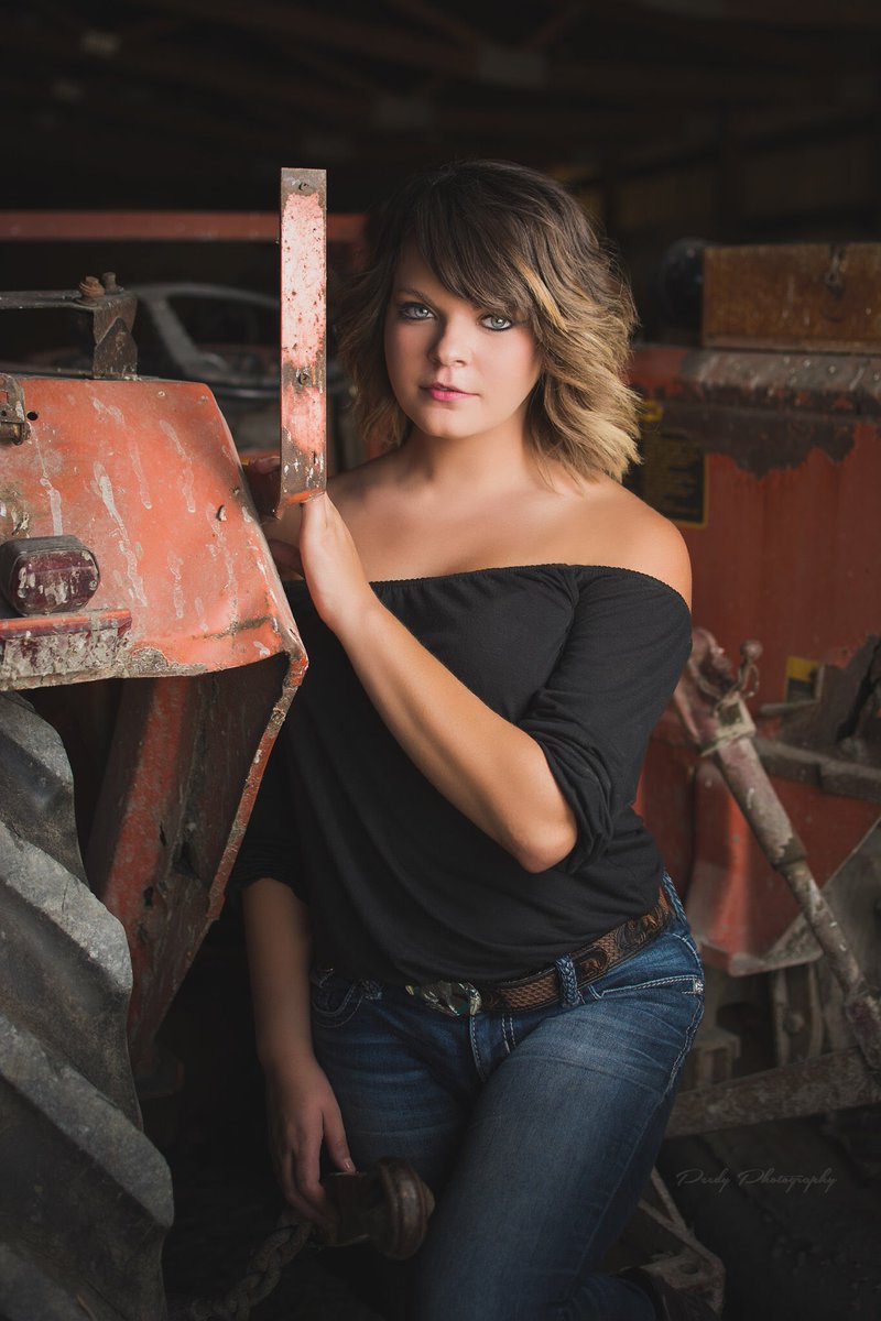 PeedyPhoto's tweet photo. Country Glamour #glamour #photography #model #beautiful https://t.co/WahJKWVCEN
