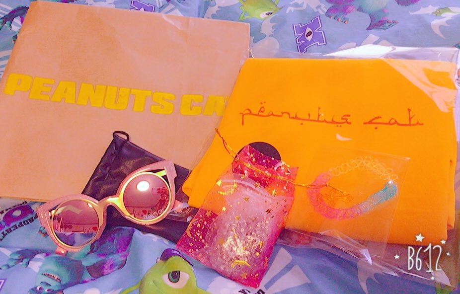 dateo723's tweet photo. @natsuumikun 可愛いお洋服届きました（ ;  ; ）♡
本物が写真以上に可愛すぎて感動したし、いつか店舗出来てほしいな〜って思った😿
ボディチェーンのラッピングまで可愛くてびっくり😿
もしかしてチョーカーの色も適当じゃなくて考えて入れてくれてるの😿❓ https://t.co/XJKR1VmdxF